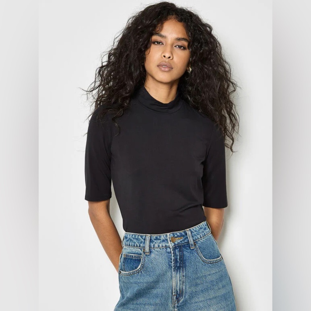 APRICOT 🍑 - Classic Black Mock Neck Tee